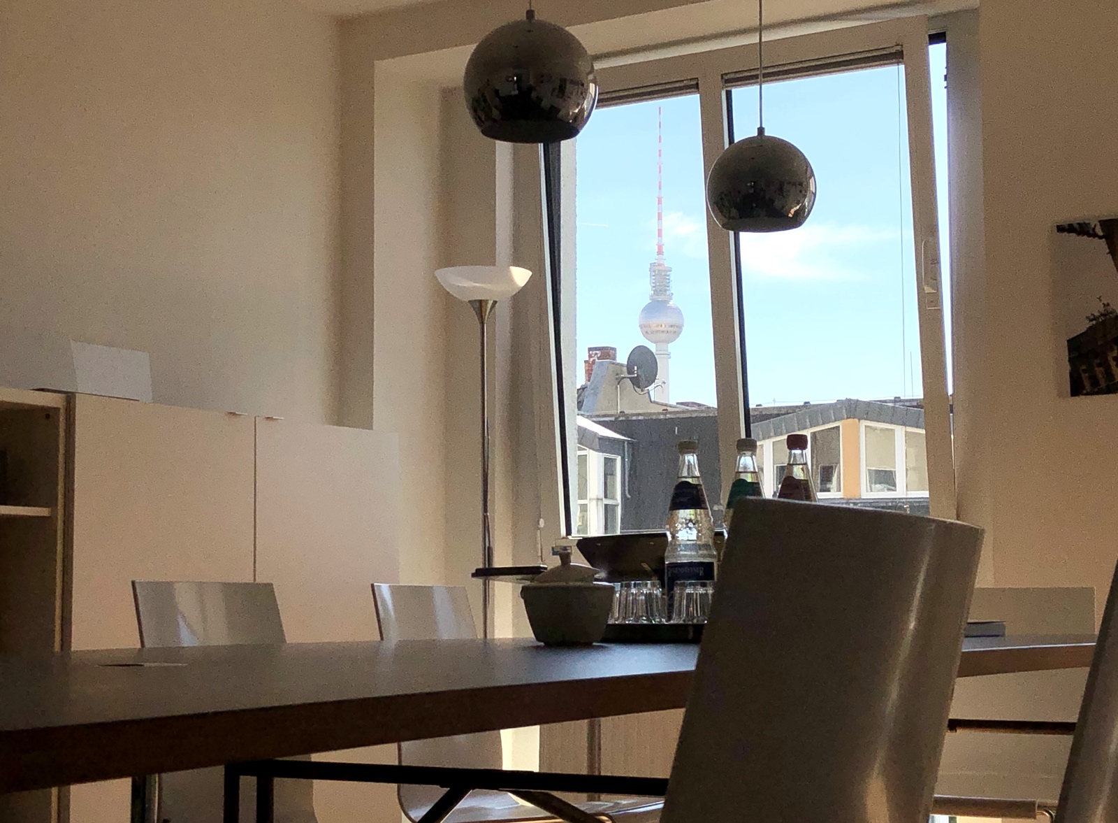 Unser Besprechungsraum mit Blick auf den Fernsehturm